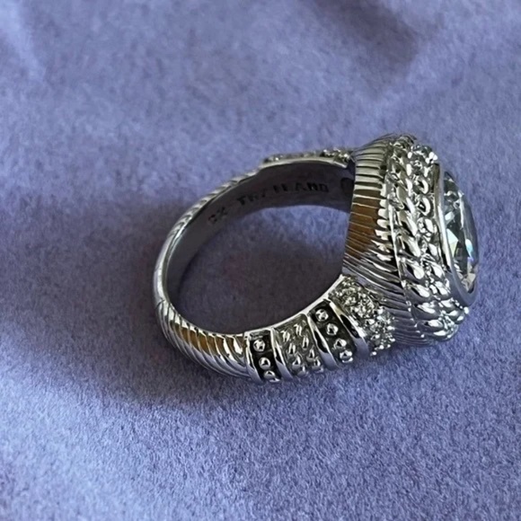 Judith Ripka Diamonique SS 4.1ct tw Round Bezel & Pave Ring. Excellent condition - Picture 2 of 4